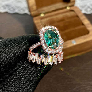 Anillo de Cóctel Q794 en Oro Rosa con Topacio en el Centro, Diamantes con Corte Baguette y Engaste Pavé, Joyería Fina de Compromiso para Mujer - Product Image 2