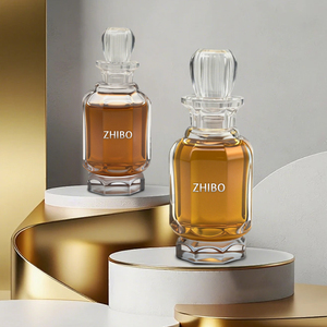 Flacon de <span class=keywords><strong>parfum</strong></span> de luxe Crystal Palace avec bouchon couronne et base hexagonale, idéal pour les parfums de haute qualité et les boiseries précieuses. - Product Image 1