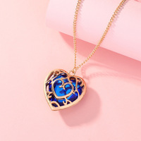 Venta al por mayor de cristal en forma de corazón Anime juego Zelda ahueca hacia fuera el amoroso colgante collar de cadena para las mujeres