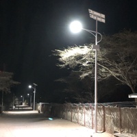 Lampadaire Solaire LED Haute Puissance 40W-180W, Étanche IP65, pour Extérieur (Route/Village/Jardin), Garantie 5 Ans, Dimmable