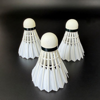 Volant de badminton SNOWPEAK SP-05 de niveau tournoi, qualité A+, vol et durabilité supérieurs, idéal pour l'entraînement et la compétition rigoureux.