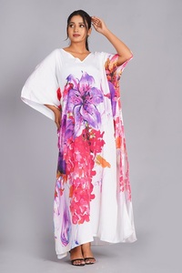 Camisón Largo de Satén con Estampado Floral Indio, Estilo Bohemio, Lujoso y Transpirable, Ropa de Playa para Mujer, Regalo para Ella - Product Image 4