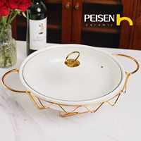 Plat de service rond en céramique blanche avec couvercle en verre, support doré, chauffe-plat à brûleur unique pour buffet de mariage et traiteur