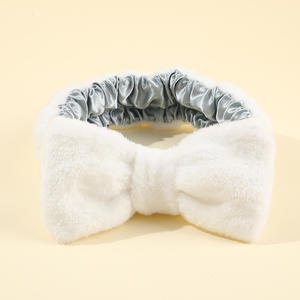 عصابة رأس لطيفة من طبقتين من قماش الفانيلا المخملي والساتان للنساء باللون الوردي لغسل الوجه وتطبيق قناع الوجه والمكياج - Product Image 3