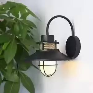 Applique murale extérieure noire éclairage de porte extérieur boîtier en fer jardin lampes murales à LED montées en surface - Product Image 1