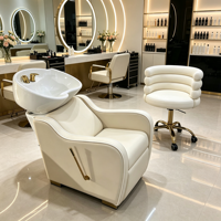 Fauteuil de lavage de luxe blanc avec base en métal doré et dossier en cuir PU – Mobilier de salon de beauté et de coiffure