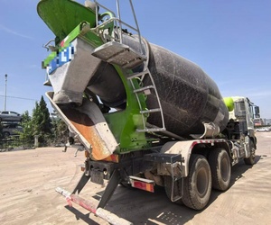 Camion malaxeur Zoomlion 12m3 d'occasion en bon état avec châssis Hino Camions malaxeurs à béton - Product Image 4