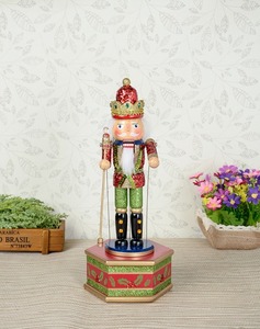 32CM Nouveau <span class=keywords><strong>Casse</strong></span>-<span class=keywords><strong>Noisette</strong></span> en Noyer Boîte à Musique Mécanique à Ressort Figure de Marionnette Article Décoratif de Noël - Product Image 5