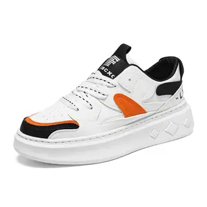 Zapatos de primavera para hombre, nuevos zapatos blancos pequeños transpirables, tendencia, suela gruesa versátil, zapatos deportivos e informales para tablero