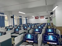 Terminal de bureau intégré pour salle d'examen, destiné aux évaluations d'écoute et de parole lors des tests oraux dans les centres de certification linguistique