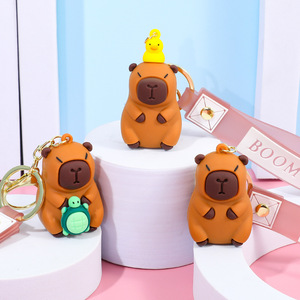 Lindos colgantes de llaveros de muñeca Capybara en silicona para mochilas escolares Llaveros con diseño único - Product Image 4