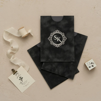 Pochettes d'invitation personnalisées exquises avec monogramme doré, enveloppes semi-pliées en velours pressé à chaud, pochettes d'invitation de mariage