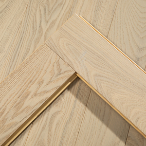 Parquet en bois d'ingénierie à chevrons 15 mm, FSC Asie, multicouche, frêne brossé, grade ABC, insonorisant, système clic, 18 mm pour escalier - Product Image 2