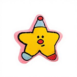 Adorables Juguetes de Peluche de Dibujos Animados - Pequeños Colgantes, Bolsos, Accesorios de Ropa, Figuras y Llaveros de Regalo (8-10cm) - Product Image 1