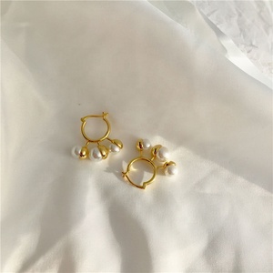 Nouveau design simple Français vintage style élégant incrusté perle <span class=keywords><strong>blanche</strong></span> plaqué or boucles d'oreilles pour les femmes - Product Image 2