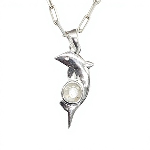 Pendentif Breloque en Argent Sterling 925 Poli de Haute Qualité, Motif Dauphin, avec Pierre de Lune Bleue Ronde à Effet Flash Sertie en Bezel, Bijou - Product Image 4