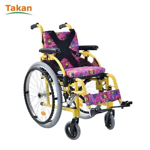 Petit fauteuil roulant orthopédique couleur noire, pour extérieur