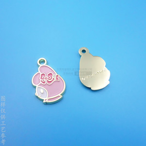 ป้ายโลหะรูปแมวคิตตี้ของซานริโอ สีทอง สำหรับเสื้อผ้า กระเป๋า ของตกแต่ง  สามารถปรับแต่งลวดลายได้ - Product Image 2
