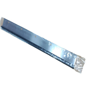 Raclette en acier et caoutchouc Nantong Gto46 Doctor Blade 500mm 5 trous pour le nettoyage des rouleaux d'encre des presses d'impression - Product Image 5