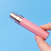 Gloss à lèvres liquide brillant rose poudré, rouge à lèvres chimique, capuchon métallique, double teinte, pointe fine, format voyage, maquillage