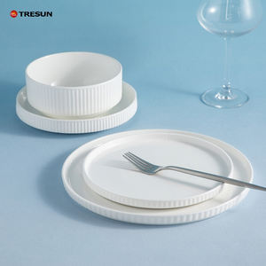 Service de vaisselle de luxe blanc 16 pièces en porcelaine osseuse nouveau kit d'assiettes en porcelaine pour usage domestique sûr et personnalisable pour les hôtels - Product Image 4