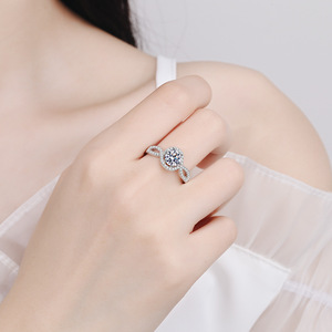 Venta al por mayor joyería fina S925 anillo de plata esterlina Luz de lujo 6,5 MM 1 quilate Moissanite anillo de compromiso de diamantes para mujeres - Product Image 2