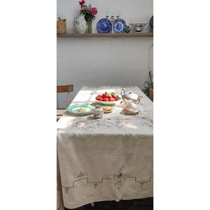 Mantel de Lino Crema de Marca Pietrochianese, Bordado Calado Beige, 12 Servilletas, Técnica No Tejida, para Mesa de Comedor de Hotel - Product Image 2