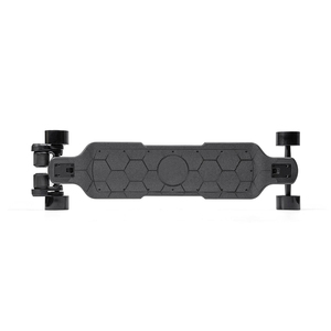 Planche à roulettes en fibre de carbone sur mesure fabriquée en usine - Product Image 1