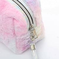Sac de rangement portable en fausse fourrure brodé avec logo personnalisé, mignon et moelleux, idéal pour le maquillage et les voyages – Vente chaude