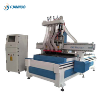 Routeur CNC haute rigidité YN 1325 pour portes, armoires, meubles et sculpture sur bois avec 3 têtes de broches et composants de transmission essentiels