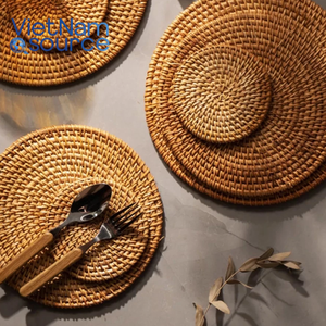 Sous-verres en rotin naturel de qualité supérieure, fabriqués à la main au Vietnam - Sous-verres jetables pour boissons, couleur/taille/forme personnalisables, utilisation en camping - Product Image 1