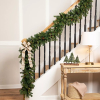 Guirlande de Noël avec lumières chaudes, décorations en forme de pommes de pin, verdure artificielle, facile à accrocher, réutilisable pour la décoration de porte et de mur