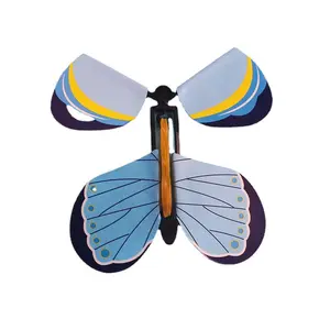 도매 크리 에이 티브 비행 나비 컬러 매직 카드 장난감 참신 매직 나비 어린이 마술 소품 플라스틱 마술 트릭