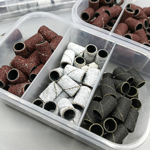 Kit de 100 accessoires pour perceuse à ongles électrique HQ Mixed Proc Discount, blanc, noir, marron, mandrins, bandes de ponçage pour ongles - Product Image 1