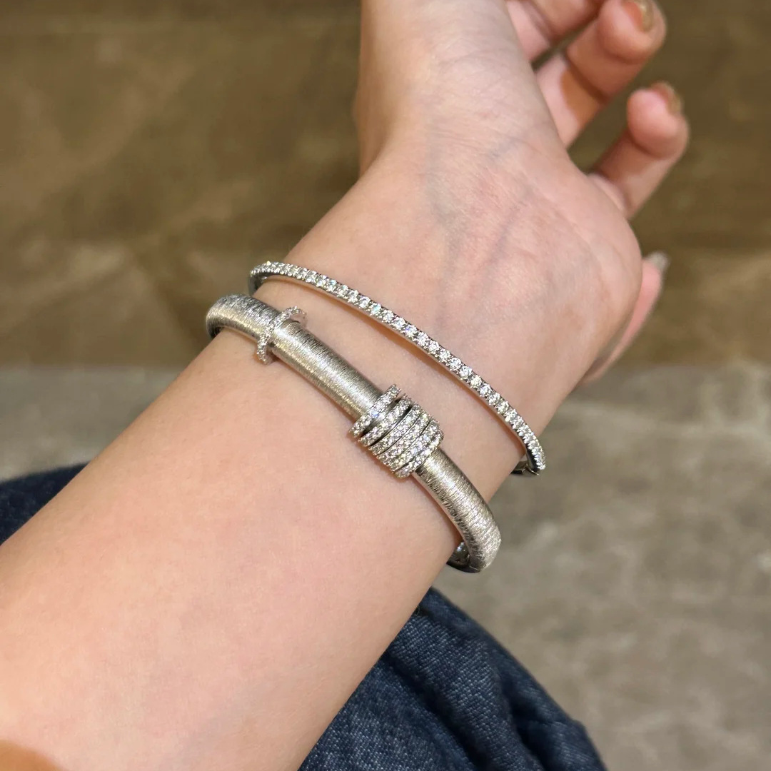 Silver fortune-turning bracelet [clasp]