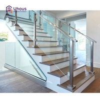 Balustrades et mains courantes en acier inoxydable Élégantes balustrades d'escalier en verre