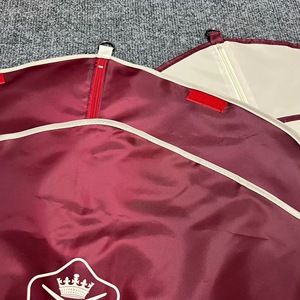Sacche Porta Abiti All'Ingrosso, Varie Misure, Ecologiche, Traspiranti, Personalizzabili con Logo, Pieghevoli, da Viaggio - Product Image 4