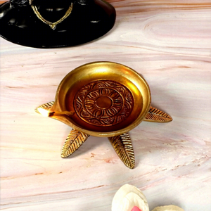 Bol à huile en laiton artisanal avec base à cinq feuilles, lampe à huile décorative en laiton, porte-bougie traditionnel pour table, décoration d'intérieur - Product Image 1