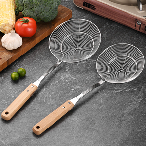 Passoires en acier inoxydable de haute qualité avec long manche en bois antidérapant, panier en fil métallique pour cuisine, <span class=keywords><strong>passoire</strong></span> à <span class=keywords><strong>huile</strong></span> en bois – Vente en gros - Product Image 4