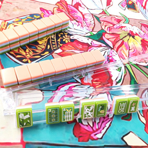 Mary Benson Art – Tuiles de Mahjong en Acrylique Dessinées à la Main, Qualité Supérieure, Style Luxe, Portables, pour 4 Joueurs, Deux Types de Mahjong - Product Image 4