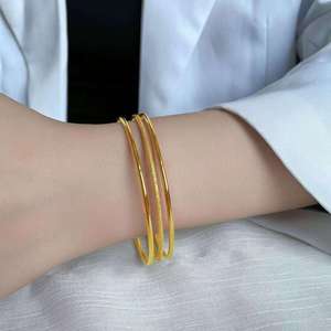 Thời Trang Đồng Bằng <span class=keywords><strong>Bangle</strong></span> <span class=keywords><strong>Set</strong></span> 3 Miếng Frosted Thanh Lịch Mạ Vàng Thép Không Gỉ Vòng Đeo Tay <span class=keywords><strong>Bangle</strong></span> - Product Image 5