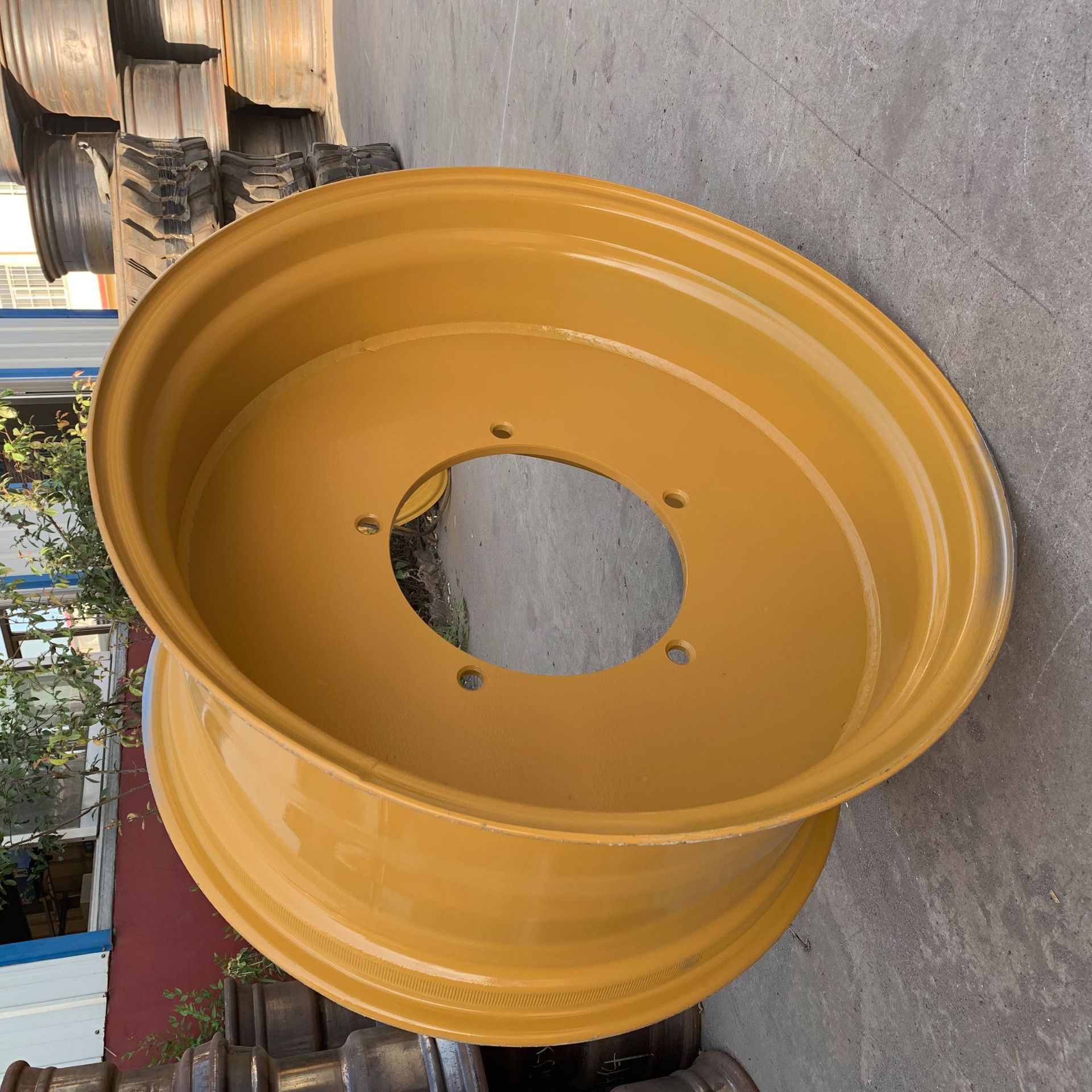 heavy truck steel wheel rim tractor rims off road steel wheel rim China factory w15*28 IATF16949/ ISO45001