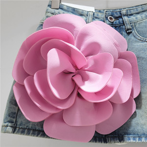Faldas de mezclilla de cintura alta con diseño de flores 3D grandes y pantalones cortos de seguridad forrados para mujer, a la moda. - Product Image 5