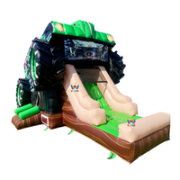 Château gonflable Monster Truck personnalisé avec toboggan Mad Dog, idéal pour les fêtes d'enfants, événements extérieurs et locations.