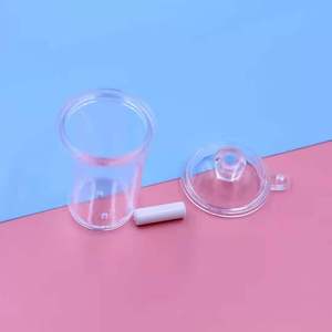 ビッグサイズ シミュレーション プラスチック サラダカップ フラットカバー ミニミルクティーカップ DIY フードプレイカップ キーホルダー ストロー付き - Product Image 3