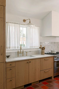 Gabinete de Cocina Moderno Minimalista Personalizado de Vermont, Madera de <span class=keywords><strong>Nogal</strong></span> de Dos Tonos, Blanco Brillante, Sin Tiradores - Product Image 4