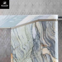 Ensemble de salle à manger moderne italien de luxe sur mesure avec plateau en marbre doré, style table de salle à manger légère et luxueuse