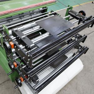 Dreischichtige Glasierte Dachziegel-Herstellungsmaschine Farbige Stahl-Rollformmaschine Motorpumpe Getriebe Lager PLC-Steuerung - Product Image 4