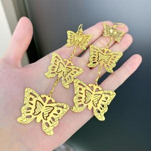 Pendientes Colgantes JXX Personalizados de Latón Chapado en Oro de 24K con Diseño Clásico Vintage de Mariposa y Flor - Product Image 1