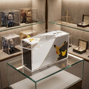 Vente en gros : Étui magnétique de luxe en acrylique UPC pour 25e anniversaire, avec protection UV à 99 %, pour la présentation et la collection de cartes TCG - Product Image 2